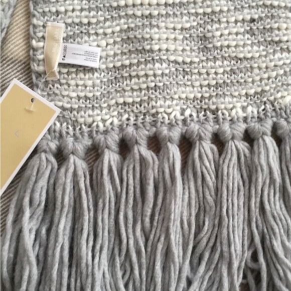 *******SOLD*****Michael Kors scarves - Picture 3 of 5